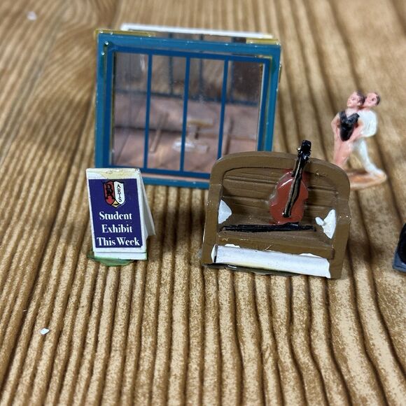 Lemax Village Collection Caddington Village Bradley Academy of Arts Building - Picture 10 of 16